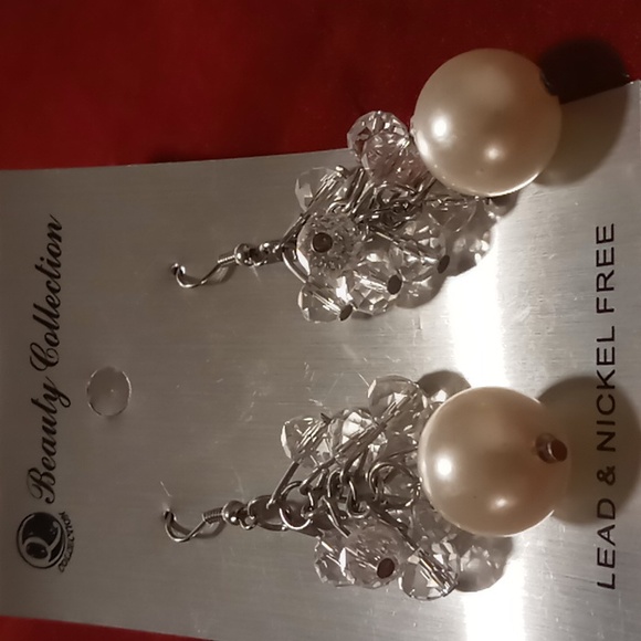 Large pearl & crystal bead earrings on a chain drop. With hooks - Picture 5 of 7